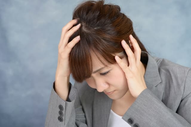 テレワーク頭痛原因骨盤の歪み